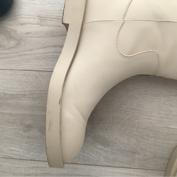 Zara Tall Boots Rubberized White Cream. - Picture 12 of 12